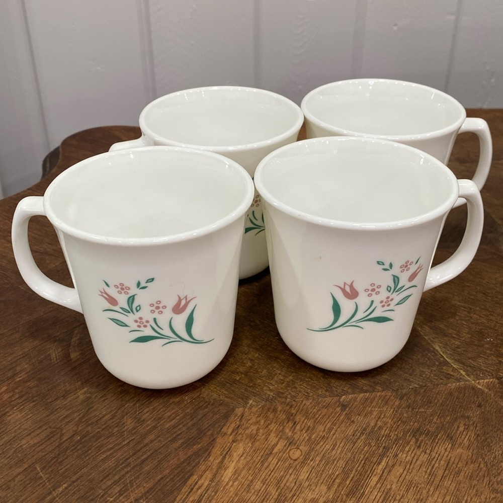 Vintage Corning Mugs “Rosemarie”
Set of 4.  8 oz.  3 1/4 “ diameter